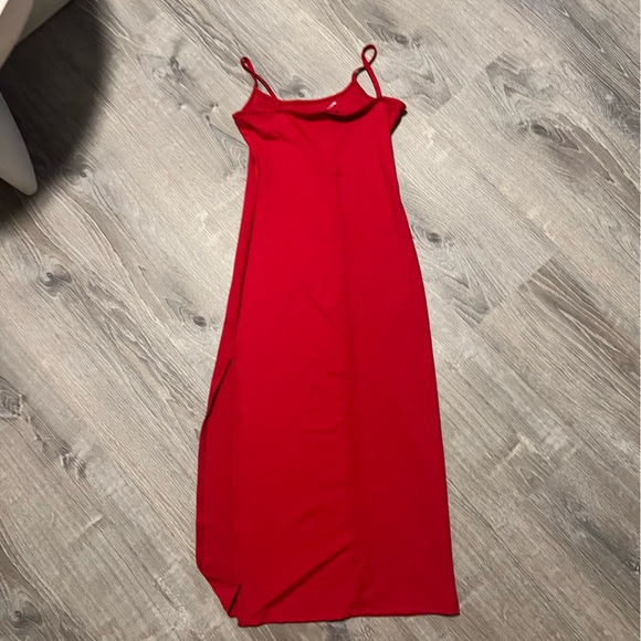 Soft Comfy Red Slit Midi Dress - Picture 3 of 4